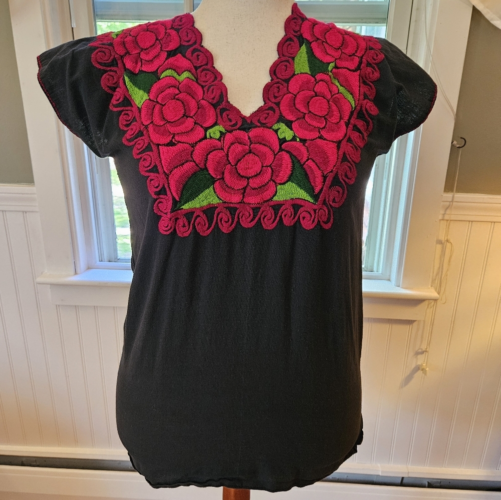 Cielito Lindo Mexican Boutique Zina Top with Embroidery, says XL, but Medium